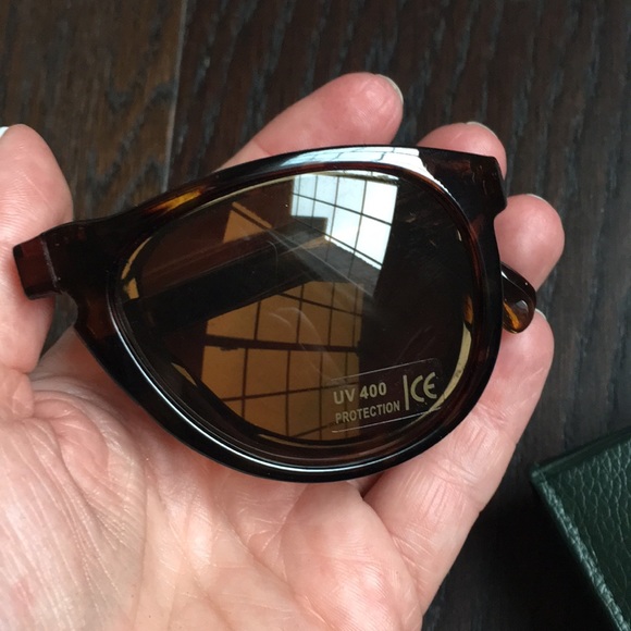 SHADES Collapsible Sunglasses with Case - Picture 5 of 5